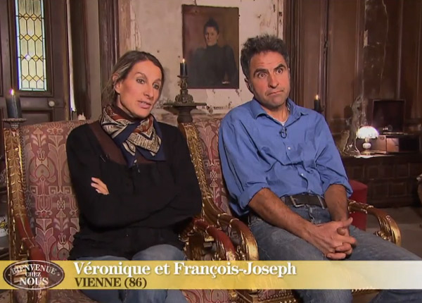 Bienvenue chez nous : le château hanté de Véronique et François-Joseph intrigue