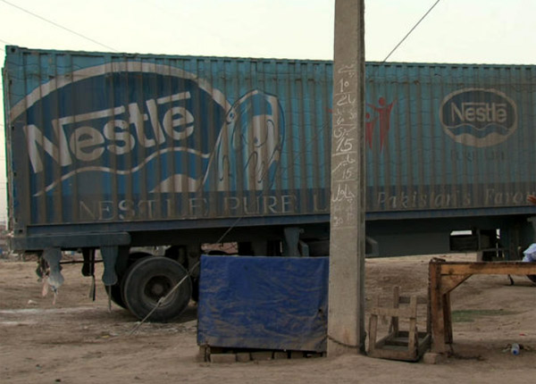 Nestlé et le business de l’eau en bouteille : une enquête minitieuse proposée par Arte Nestlé et le business de l’eau en bouteille : une enquête minitieuse proposée par Arte