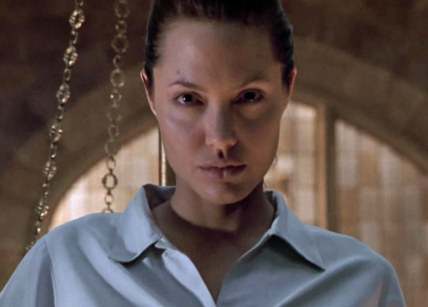 Lara Croft Tomb Raider : Angelina Jolie contre les Illuminati sur TF1