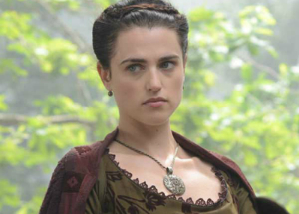 Katie McGrath (Labyrinthe / Merlin) : « Oriane voit le sexe comme un pouvoir »