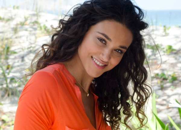 Débora Nascimento (Avenida Brasil) : « Tessalia a une éthique, elle ne pourra pas rester avec Leleco » Débora Nascimento (Avenida Brasil) : « Tessalia a une éthique, elle ne pourra pas rester avec Leleco »