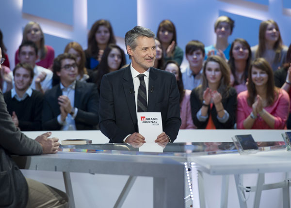Le Grand Journal : Raphaëlle Dupire, Natacha Polony et Mathilde Serrell autour d’Antoine de Caunes