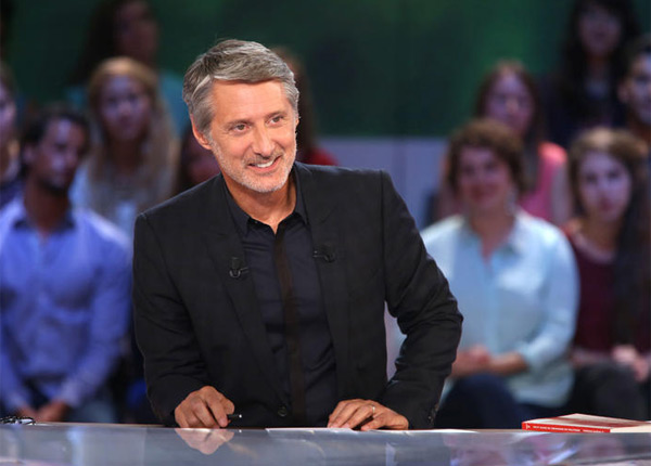 Le Grand journal : Laurence Parisot, Melty et Party Girls chez Antoine de Caunes Le Grand journal : Laurence Parisot, Melty et Party Girls chez Antoine de Caunes