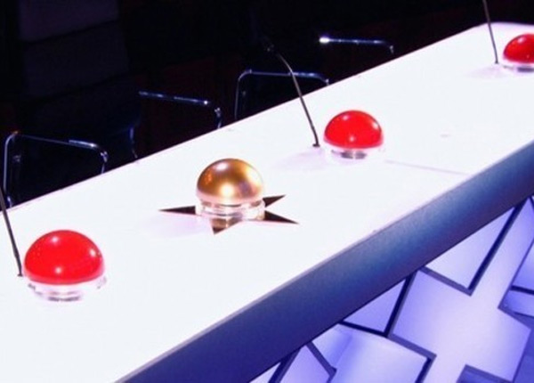La France a un Incroyable Talent : l’arrivée du ’golden buzzer’ et un nouveau décor pour la saison 9 sur M6 La France a un Incroyable Talent : l’arrivée du ’golden buzzer’ et un nouveau décor pour la saison 9 sur M6