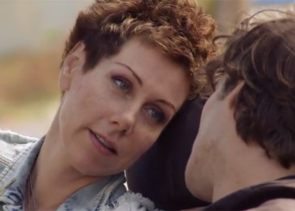 Plus belle la vie : Babeth va-t-elle tromper Patrick avec le jeune Yann ? Plus belle la vie : Babeth va-t-elle tromper Patrick avec le jeune Yann ?