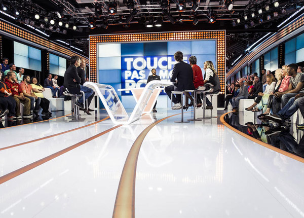 Touche pas à mon poste : Cyril Hanouna occupé sur The Cover, Julien Courbet reçoit Joyce Jonathan Touche pas à mon poste : Cyril Hanouna occupé sur The Cover, Julien Courbet reçoit Joyce Jonathan