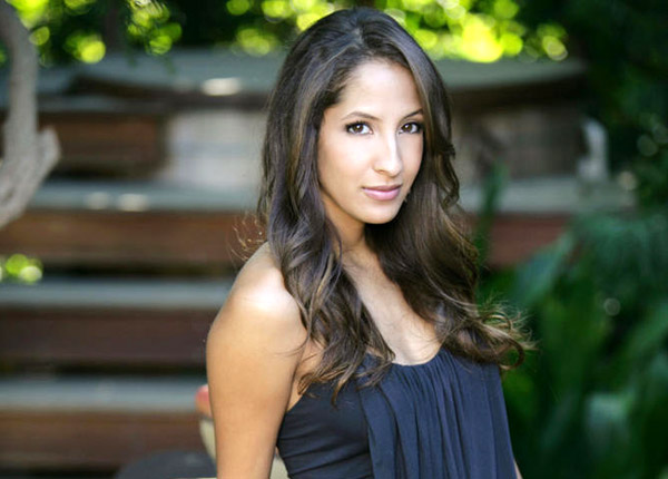 Christel Khalil (Lily - Les Feux de l’amour) : « Toutes ces histoires d’amour avec Cane, ça finit par devenir lassant ! » Christel Khalil (Lily - Les Feux de l’amour) : « Toutes ces histoires d’amour avec Cane, ça finit par devenir lassant ! »