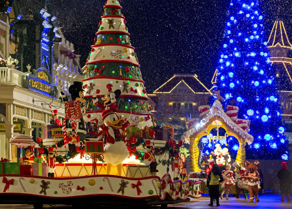 Disneyland : la magie de Noël suivie pas à pas par TMC