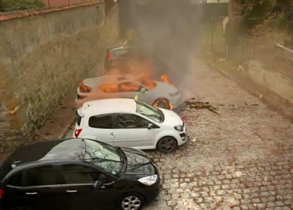 Les Mystères de l’amour : la voiture de Jeanne a explosé, faisant une victime Les Mystères de l’amour : la voiture de Jeanne a explosé, faisant une victime