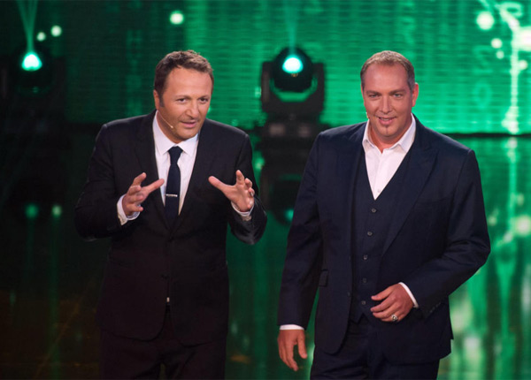 Après Rendez-vous en terre inconnue, Arthur revient avec Stars sous hypnose