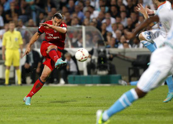 Avant Saint-Etienne / Lyon, Zlatan Ibrahimovi ? offre la victoire au PSG et à Canal+