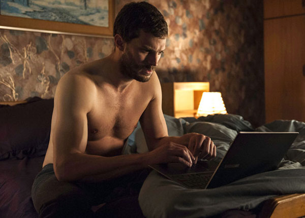 The Fall : Jamie Dornan se dénude, les audiences remontent légèrement The Fall : Jamie Dornan se dénude, les audiences remontent légèrement