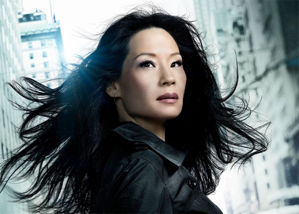 Lucy Liu (Elementary) : « Watson va vivre une belle histoire avec le frère de Sherlock »