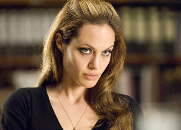 Vivement dimanche : Angelina Jolie, Thierry Marx et Julie Andrieu chez Michel Drucker Vivement dimanche : Angelina Jolie, Thierry Marx et Julie Andrieu chez Michel Drucker