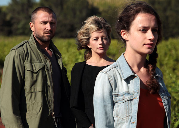 Le sang de la vigne (France 3) : Laure Marsac et Alexandre Brasseur aux côtés de Pierre Arditi Le sang de la vigne (France 3) : Laure Marsac et Alexandre Brasseur aux côtés de Pierre Arditi
