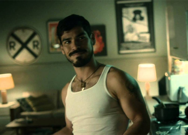 Raul Castillo (Richie) : « Looking est plus franche et sincère que Grey’s Anatomy dans la représentation des gays »