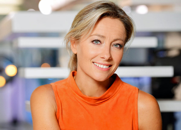 Anne-Sophie Lapix élue Personnalité TV de l’année 2014, juste devant Cyril Hanouna