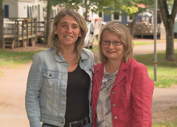 Bienvenue au camping : Florence et Dominique prêtes à gagner la compétition Bienvenue au camping : Florence et Dominique prêtes à gagner la compétition