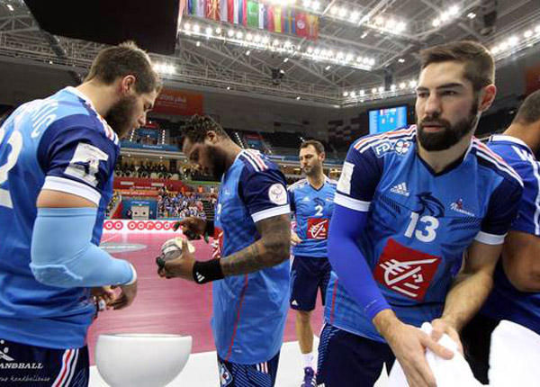 Les Experts champions du monde de handball 2015 : TF1 coupe les réactions au profit de Sept à Huit Les Experts champions du monde de handball 2015 : TF1 coupe les réactions au profit de Sept à Huit