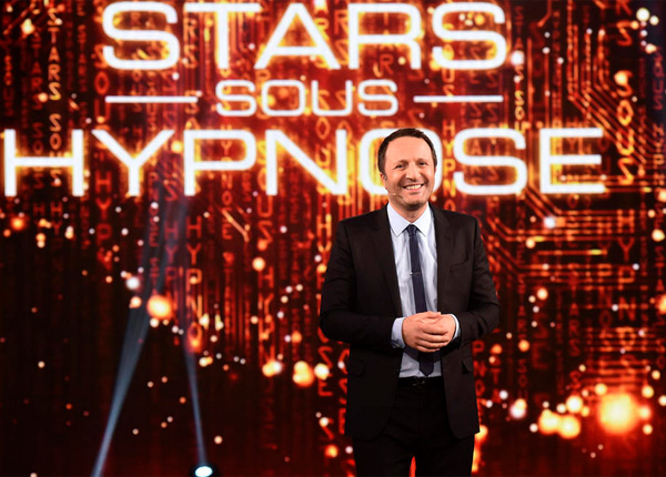 Stars sous hypnose : Rayane Bensetti et Catherine Laborde face à Messmer Stars sous hypnose : Rayane Bensetti et Catherine Laborde face à Messmer