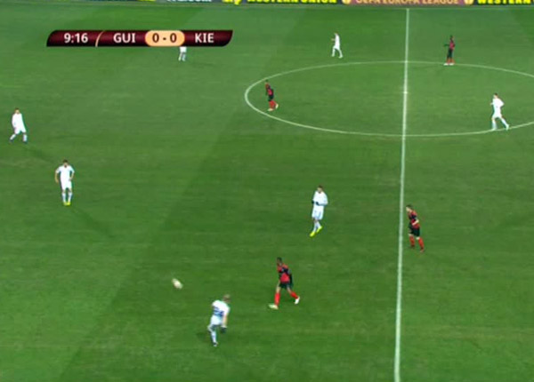 Dynamo Kiev / Guingamp : une bagarre et 7% des hommes devant W9 Dynamo Kiev / Guingamp : une bagarre et 7% des hommes devant W9