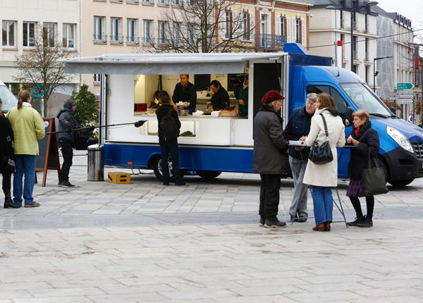 Mon food truck à la clé : Karima et Farida affrontent Catherine et Roland