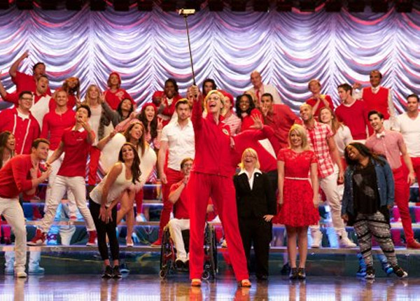 Glee : un final peu suivi et de multiples hommages Cory Monteith