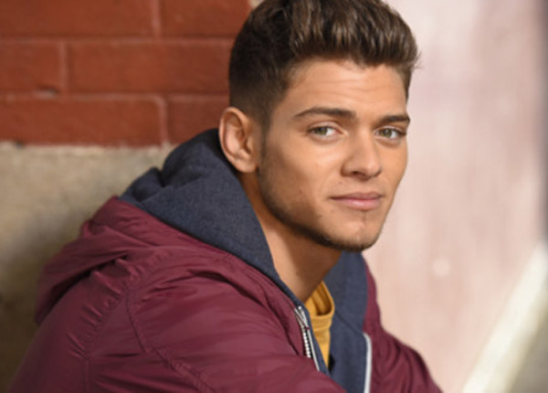 Rayane Bensetti (Clem) : « Dimitri est un adolescent qui se cherche sexuellement » Rayane Bensetti (Clem) : « Dimitri est un adolescent qui se cherche sexuellement »