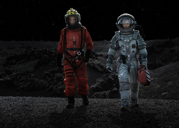 Doctor Who : Clara va-t-elle pardonner le Docteur après leur voyage sur la Lune ? Doctor Who : Clara va-t-elle pardonner le Docteur après leur voyage sur la Lune ?
