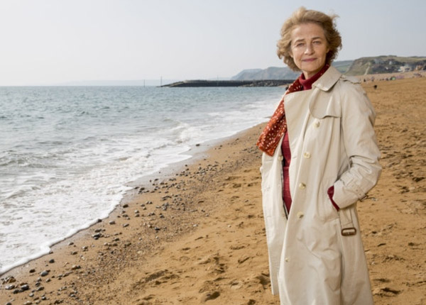 Charlotte Rampling : « J’ai découvert Broadchurch sur France 2, la version doublée est excellente et puissante »