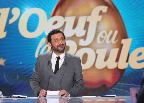 L’œuf ou la poule : Nabilla Benattia et Enora Malagré aux côtés de Cyril Hanouna L’œuf ou la poule : Nabilla Benattia et Enora Malagré aux côtés de Cyril Hanouna