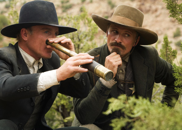 Appaloosa : Ed Harris et Viggo Mortensen, des justiciers face aux Seigneurs Appaloosa : Ed Harris et Viggo Mortensen, des justiciers face aux Seigneurs