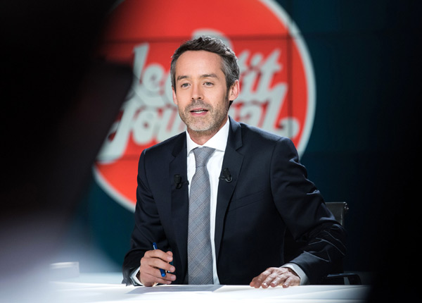 Le Petit Journal de Canal +, C a vous : des journalistes agressés lors du rassemblement FN