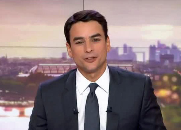 Julian Bugier (France 2) éclipse Claire Chazal (TF1) en battant un record Julian Bugier (France 2) éclipse Claire Chazal (TF1) en battant un record