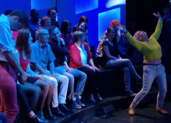 Le Grand journal tente d’hypnotiser le public, Antoine de Caunes mis K.O par Cyril Hanouna et Touche pas à mon poste Le Grand journal tente d’hypnotiser le public, Antoine de Caunes mis K.O par Cyril Hanouna et Touche pas à mon poste