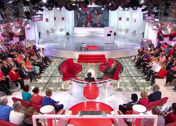 Vivement Dimanche : Pierre Richard sur le canapé avec Mireille Darc, Roger Federer, Arthur H....