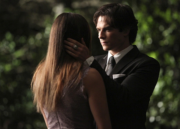 Vampire Diaries : découvrez le départ d’Elena (Nina Dobrev) dans la fin de la saison 6 Vampire Diaries : découvrez le départ d’Elena (Nina Dobrev) dans la fin de la saison 6