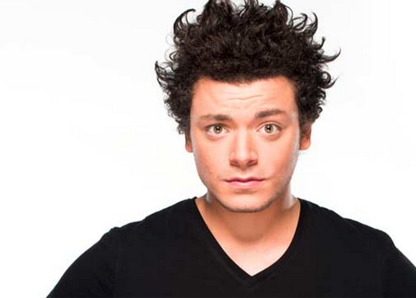 Kev Adams : son spectacle Voilà, voilà diffusé le 11 juin sur M6