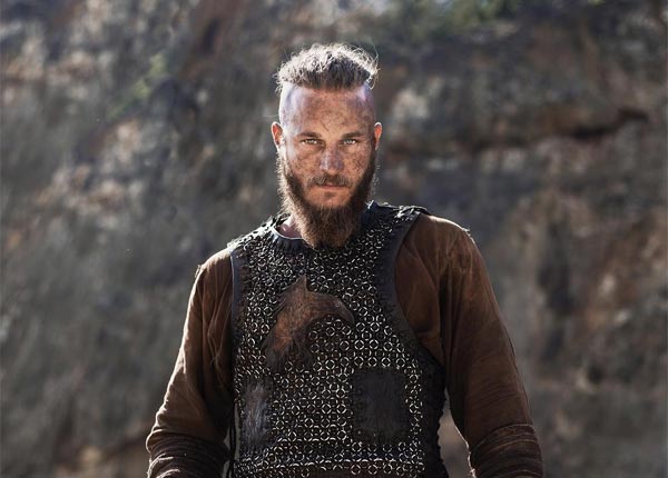 Travis Fimmel (Vikings) : « Dans la saison 3, Ragnar aura vraiment du mal à gérer sa colère »