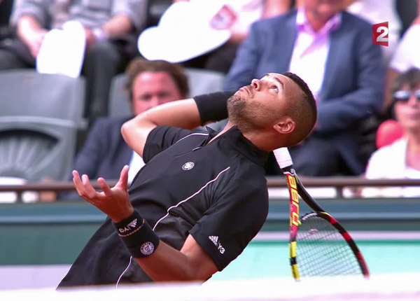 Roland Garros : Jo-Wilfried Tsonga qualifié, Roger Federer agacé par un selfie