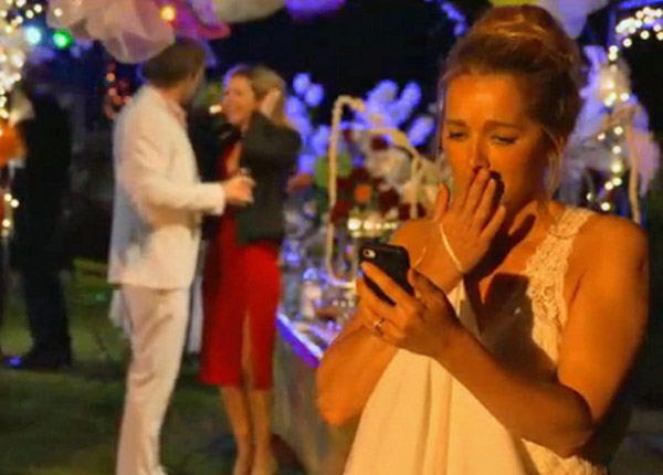 Les mystères de l’amour : A peine mariée à Peter, Hélène découvre sa sextape et s’enfuit avec Nicolas Les mystères de l’amour : A peine mariée à Peter, Hélène découvre sa sextape et s’enfuit avec Nicolas
