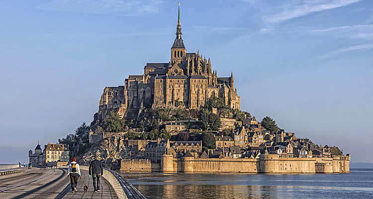 Le Village préféré des Français 2018 : Hell-Bourg, Le Mont-Saint-Michel, Mirmande, Yèvre-le-Châtel... qui pour succéder à Kayserberg ?