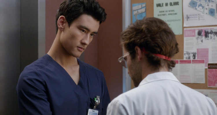 Grey’s Anatomy, saison 15 : Alex Landi (Nico), un départ fatal à Jake Borelli (Levi) ?