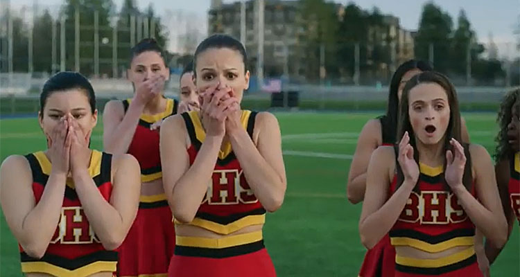 Le lycée des secrets (TF1) : une histoire vraie pour les pom-pom girls de  Sarah-Jane Redmond (Les 100) ?