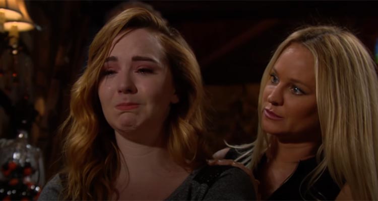 Les feux de l’amour (spoiler) : ce retour secret qui affole Sharon (Sharon Case) et Mariah (Camryn Grimes) sur TF1