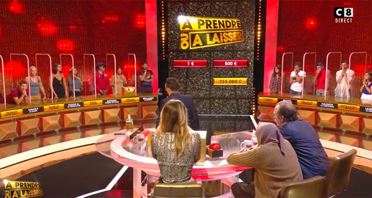 À prendre ou à laisser : Cyril Hanouna en hausse d’audience sur C8 avec un final à 21h27