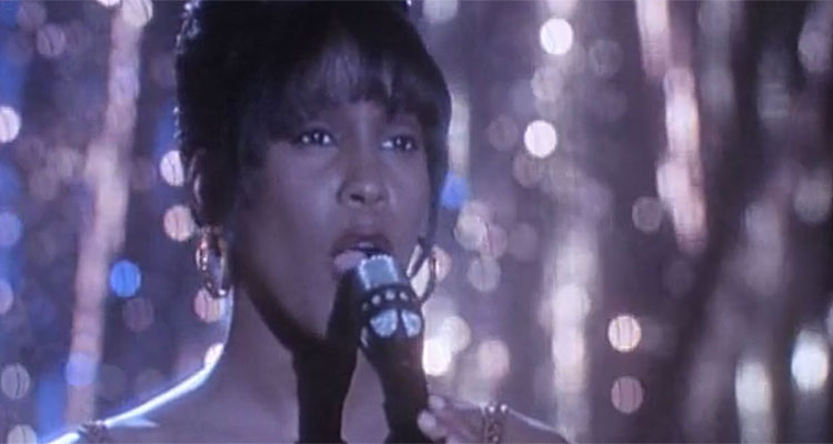 Bodyguard (TMC) : pourquoi Whitney Houston a failli ne jamais donner la réplique à Kevin Costner
