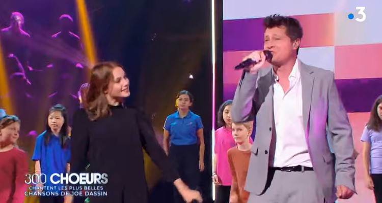 300 chœurs chantent Joe Dassin : Agustin Galiana (Ici tout commence), Les Frangines, Axelle Red, Patrick Fiori, Lola Dubini, Imen Es... sur France 3