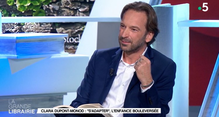 La grande librairie du mercredi 24 novembre 2021 : Jérôme Chantreau, Antoine Volodine, Marie de Hennezel, Jean-Claude Grumberg avec François Busnel sur France 5