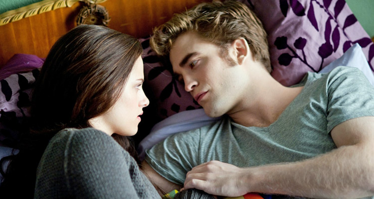 Twilight chapitre 3, hésitation : avant la « révélation », Edward et Bella de retour